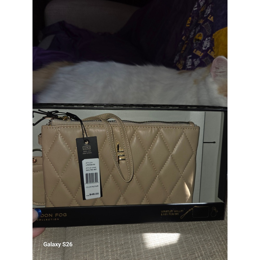 W10. London Fog Quilted Wristlet Wallet and Key Fob Set Pale Taupe LFWH20152 NIB